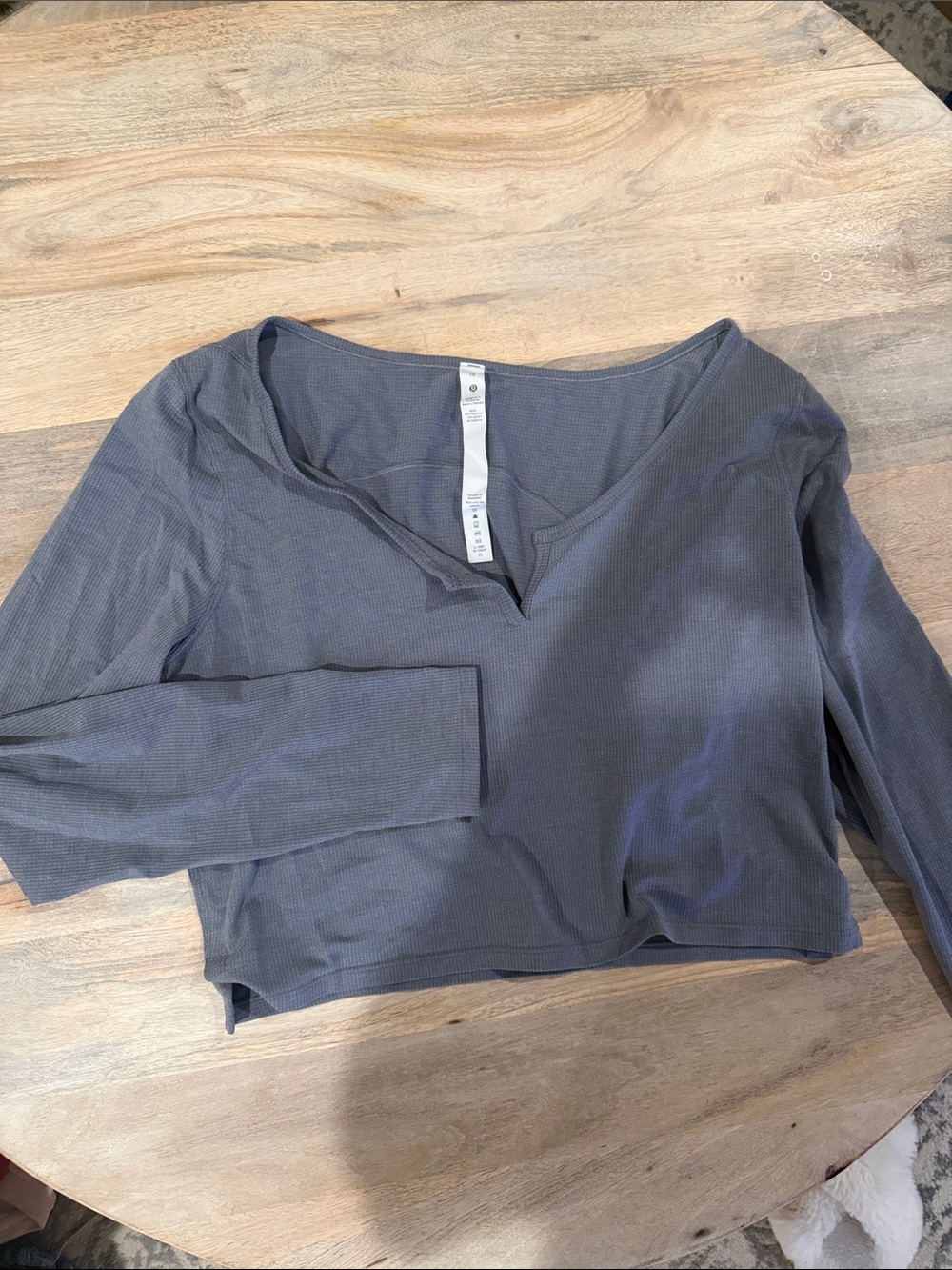 Grey knitted material Lululemon crop longsleeve top